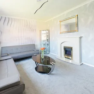 Holiday home Modern House With 2 Parking Spaces